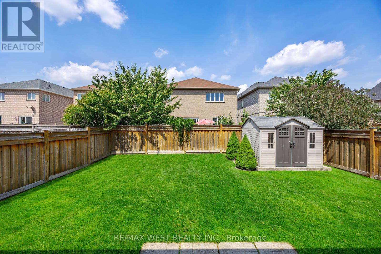 Photo 47 of 16 Heathcliffe Drive, Vaughan ON