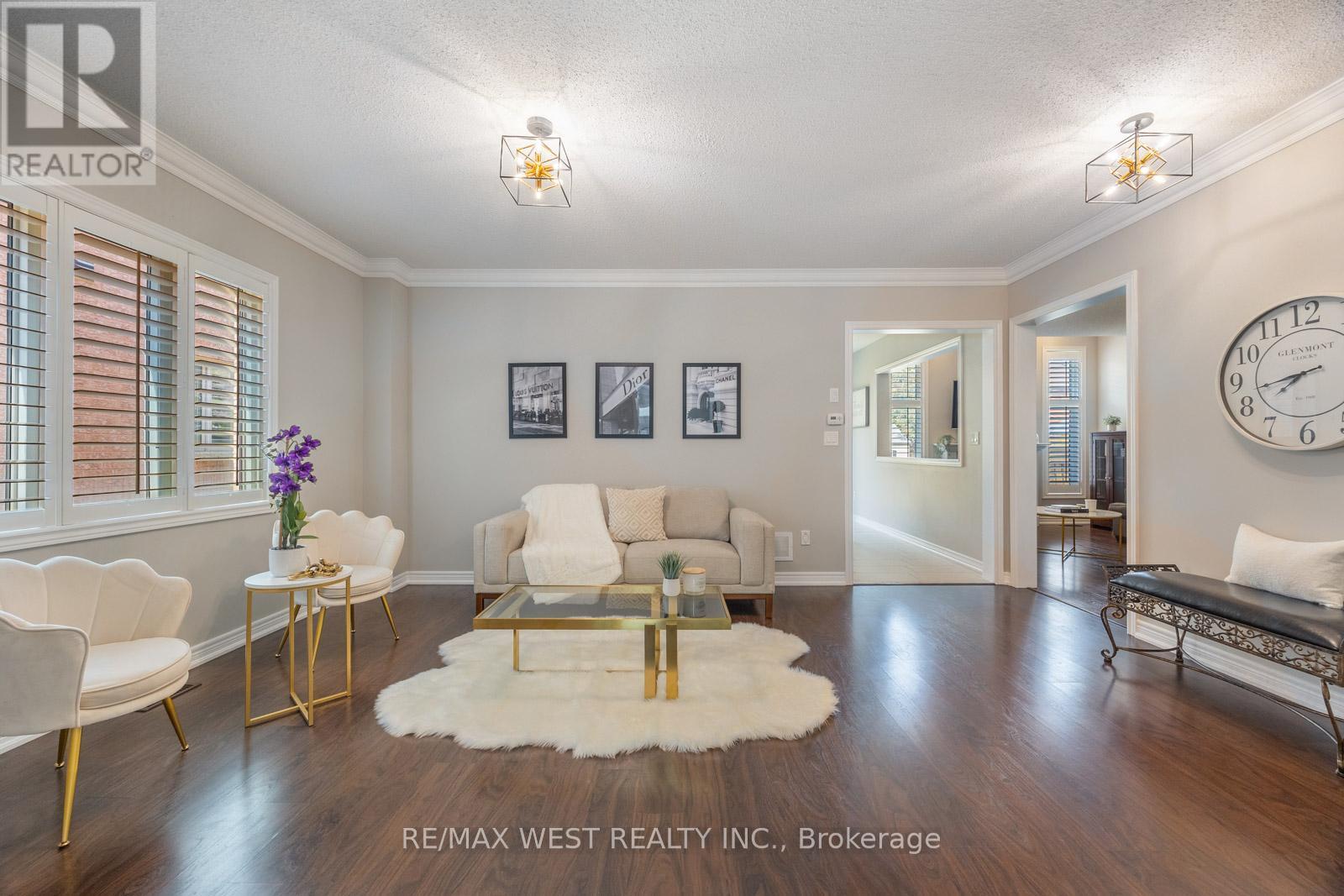 Photo 8 of 16 Heathcliffe Drive, Vaughan ON