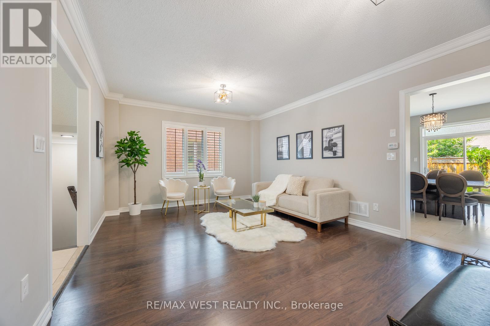 Photo 9 of 16 Heathcliffe Drive, Vaughan ON