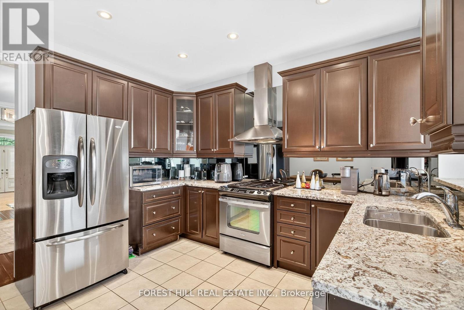 Photo 13 of 9 Robert Green Crescent, Vaughan ON