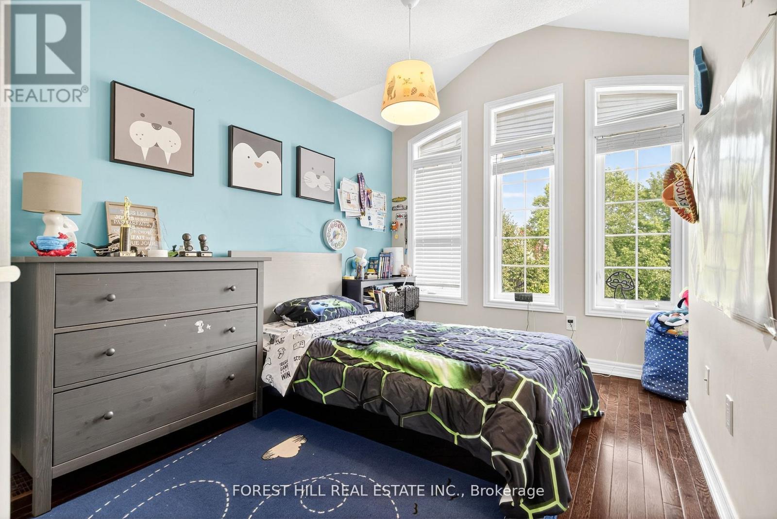 Photo 18 of 9 Robert Green Crescent, Vaughan ON
