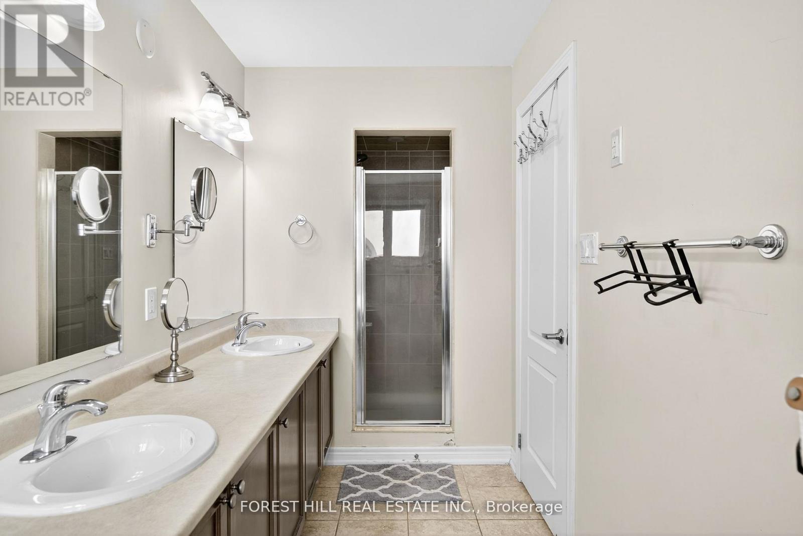 Photo 26 of 9 Robert Green Crescent, Vaughan ON