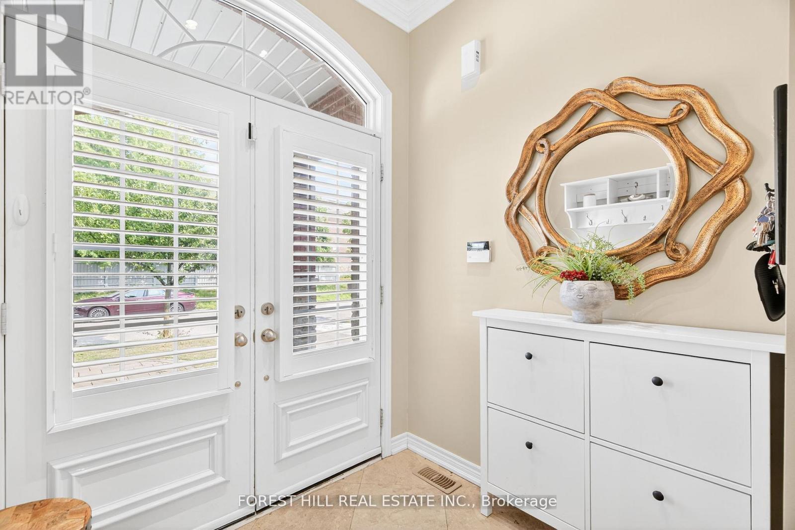 Photo 4 of 9 Robert Green Crescent, Vaughan ON