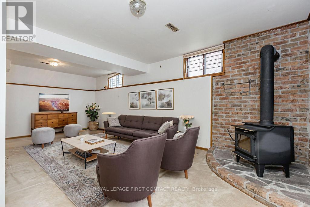Photo 30 of 111 Graham Street, Essa ON