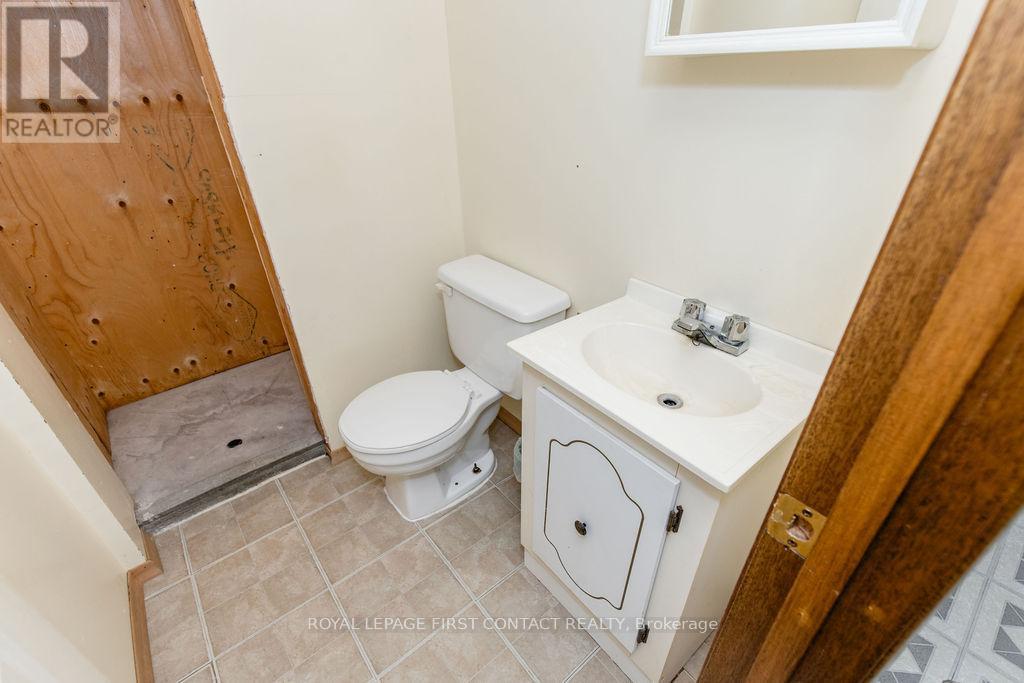 Photo 31 of 111 Graham Street, Essa ON