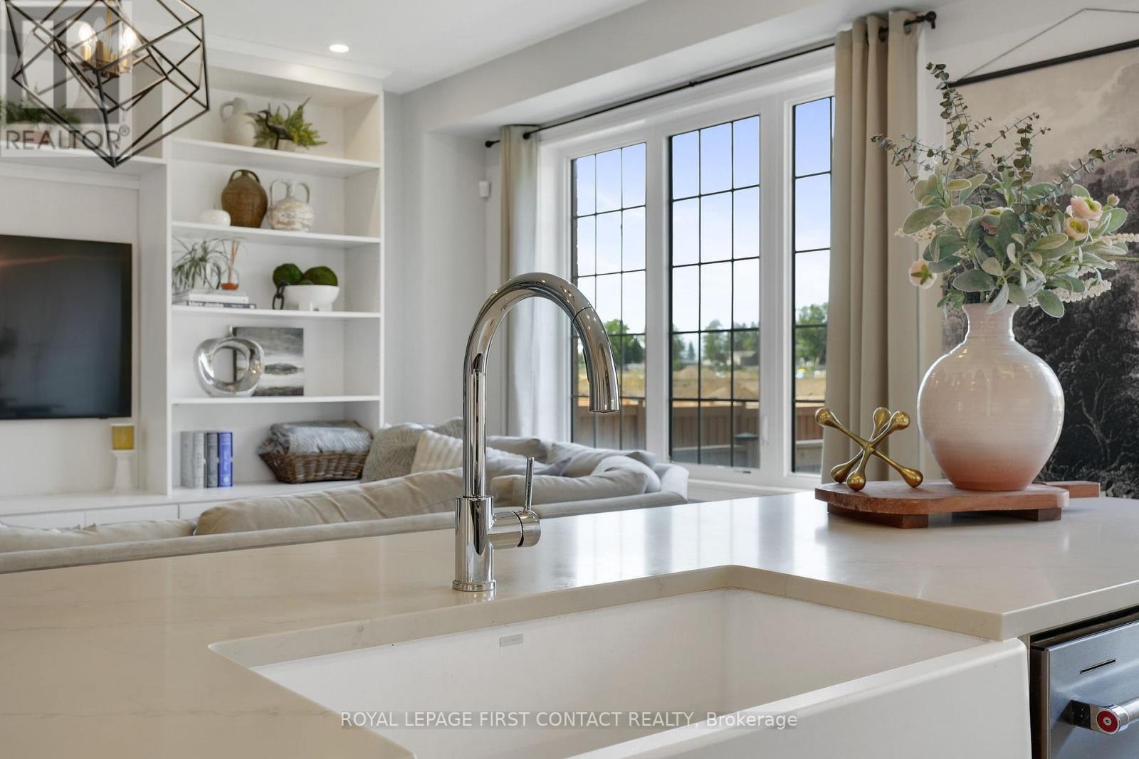 Photo 13 of 241 Jim Mortson Drive, East Gwillimbury ON