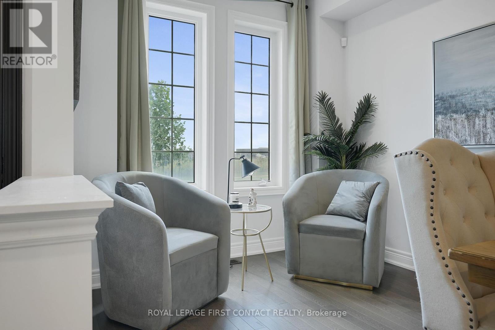 Photo 4 of 241 Jim Mortson Drive, East Gwillimbury ON