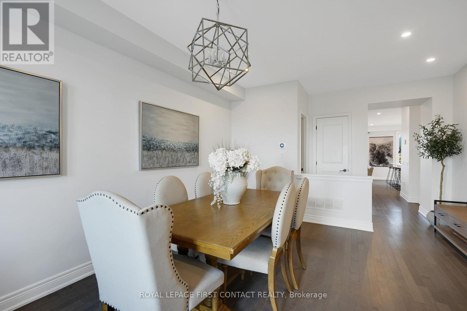 Photo 5 of 241 Jim Mortson Drive, East Gwillimbury ON