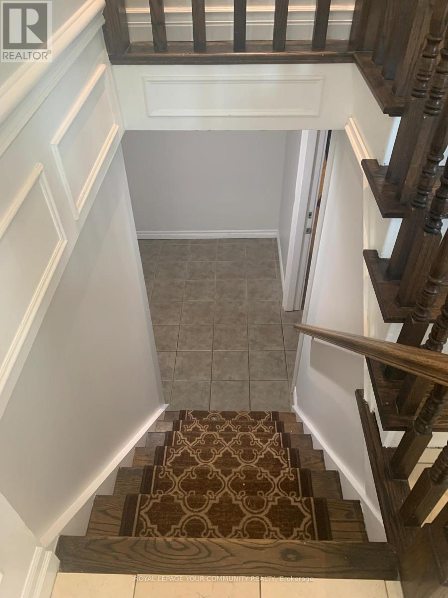 Photo 2 of Basement 15 Holman Crescent, Aurora ON