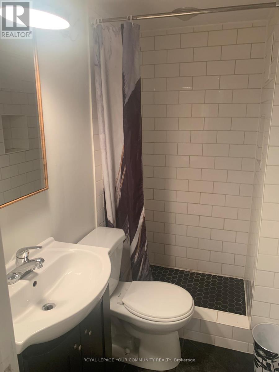 Photo 8 of Basement 15 Holman Crescent, Aurora ON
