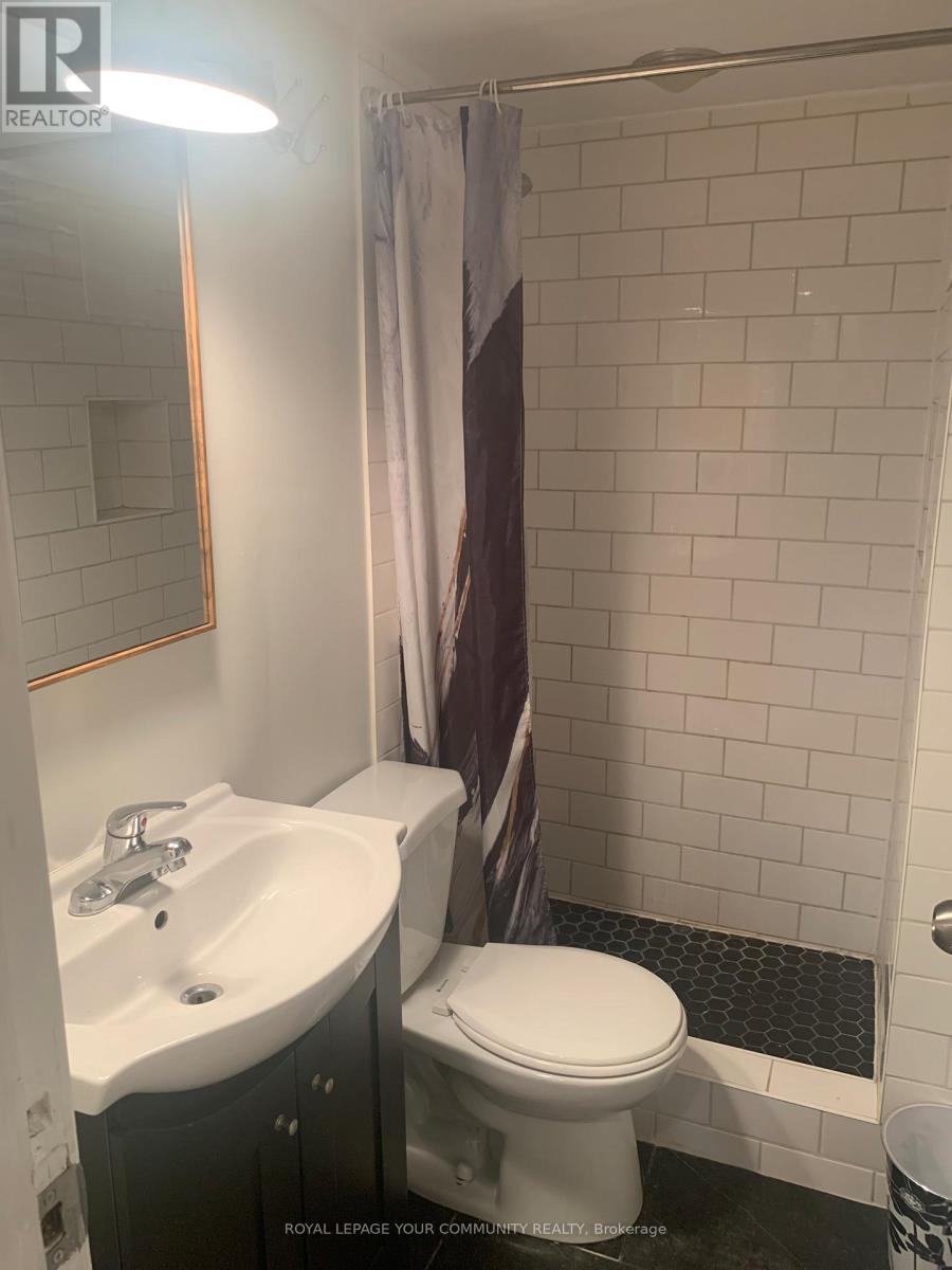 Photo 9 of Basement 15 Holman Crescent, Aurora ON