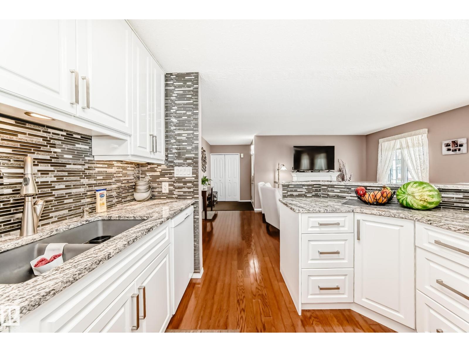 Photo 10 of 229 Warwick Rd Nw, Edmonton AB