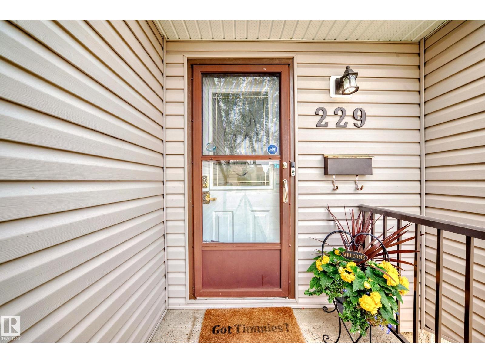Photo 2 of 229 Warwick Rd Nw, Edmonton AB