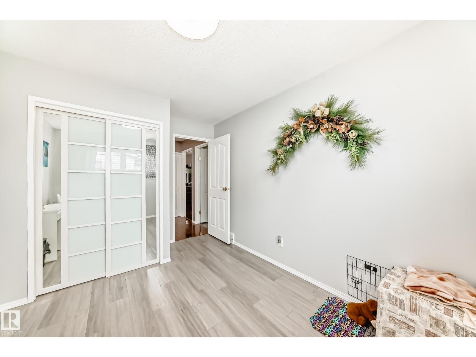 Photo 33 of 229 Warwick Rd Nw, Edmonton AB