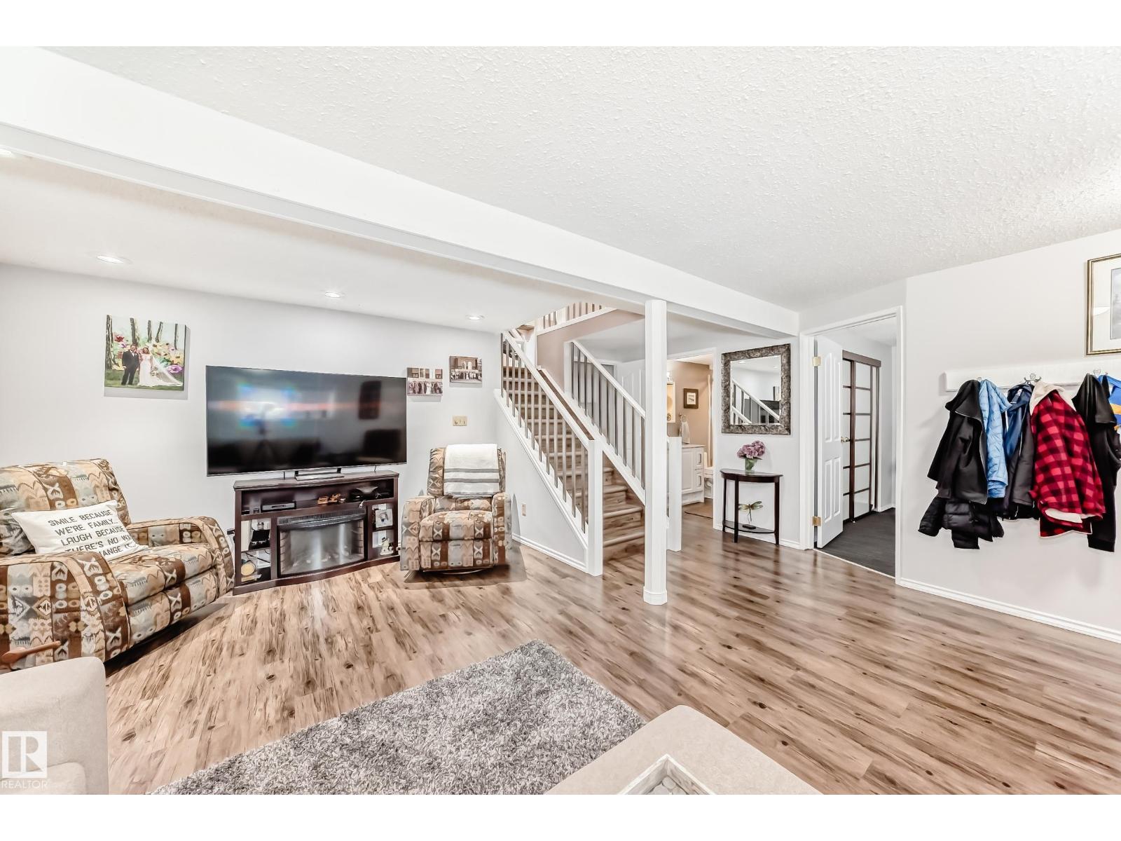 Photo 37 of 229 Warwick Rd Nw, Edmonton AB