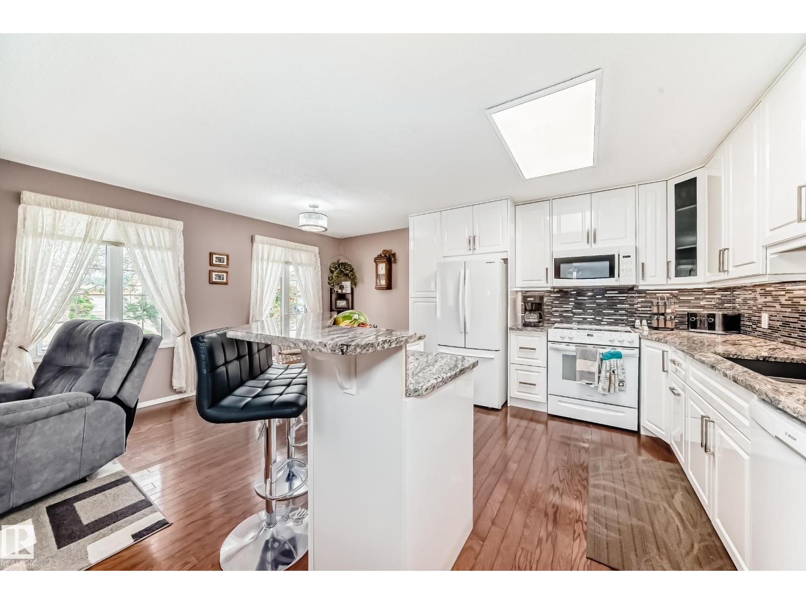 Photo 5 of 229 Warwick Rd Nw, Edmonton AB