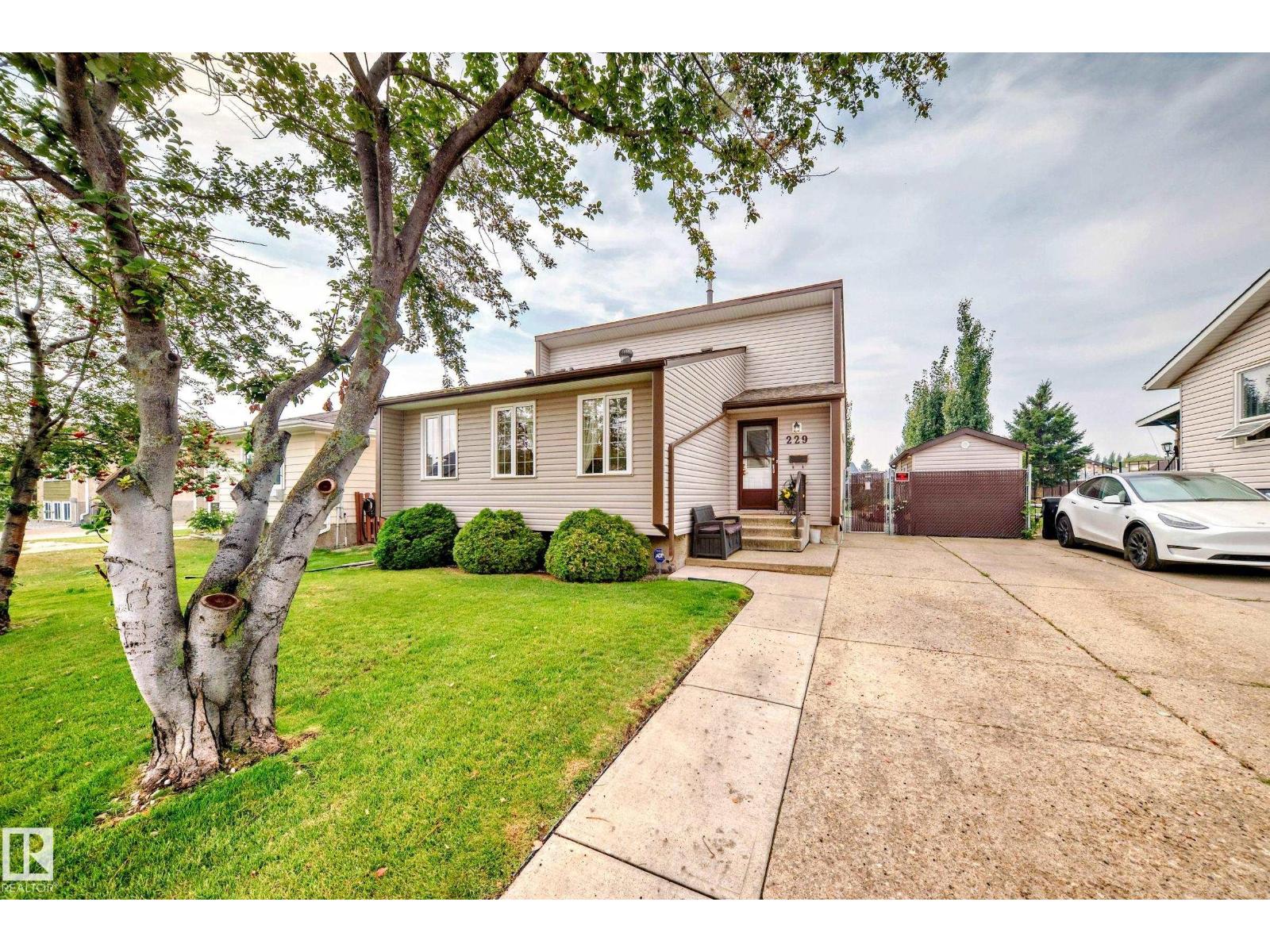Photo 65 of 229 Warwick Rd Nw, Edmonton AB