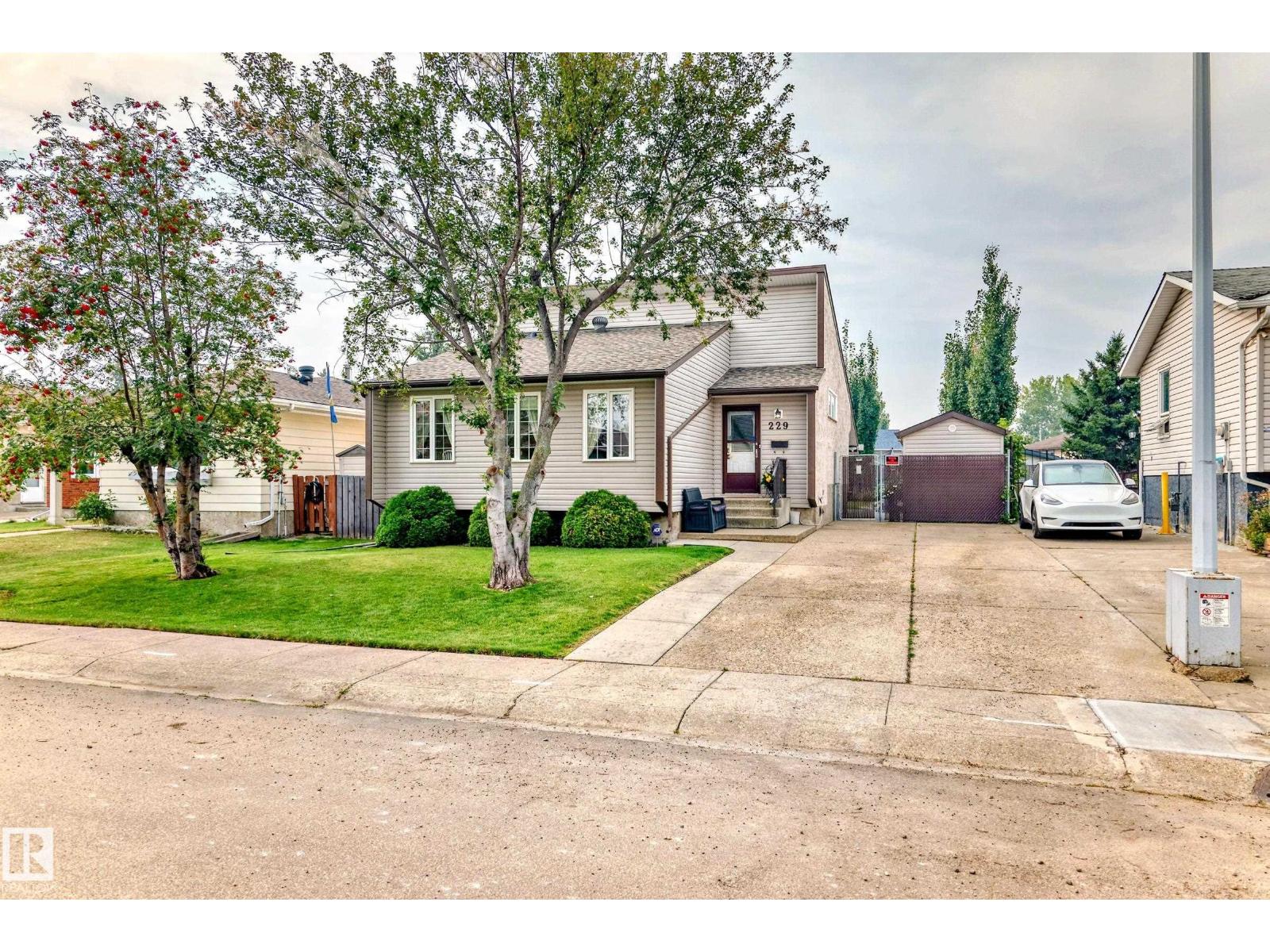 Photo 68 of 229 Warwick Rd Nw, Edmonton AB