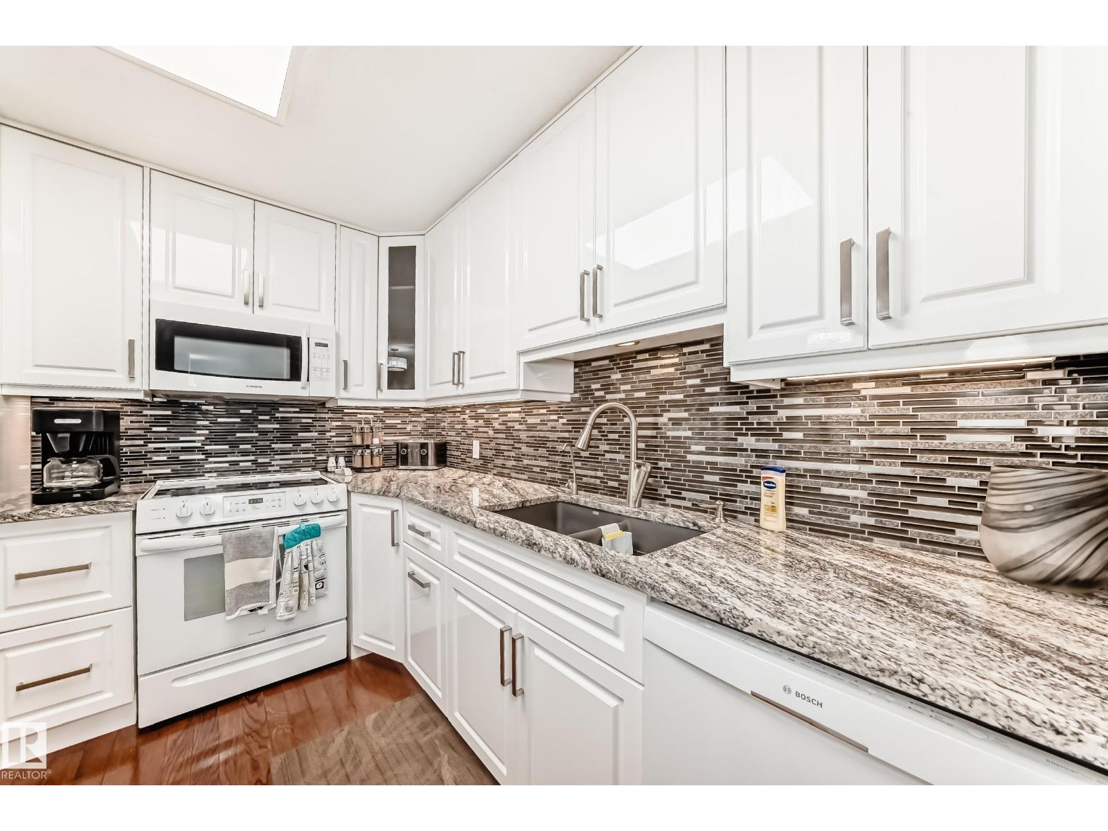 Photo 7 of 229 Warwick Rd Nw, Edmonton AB