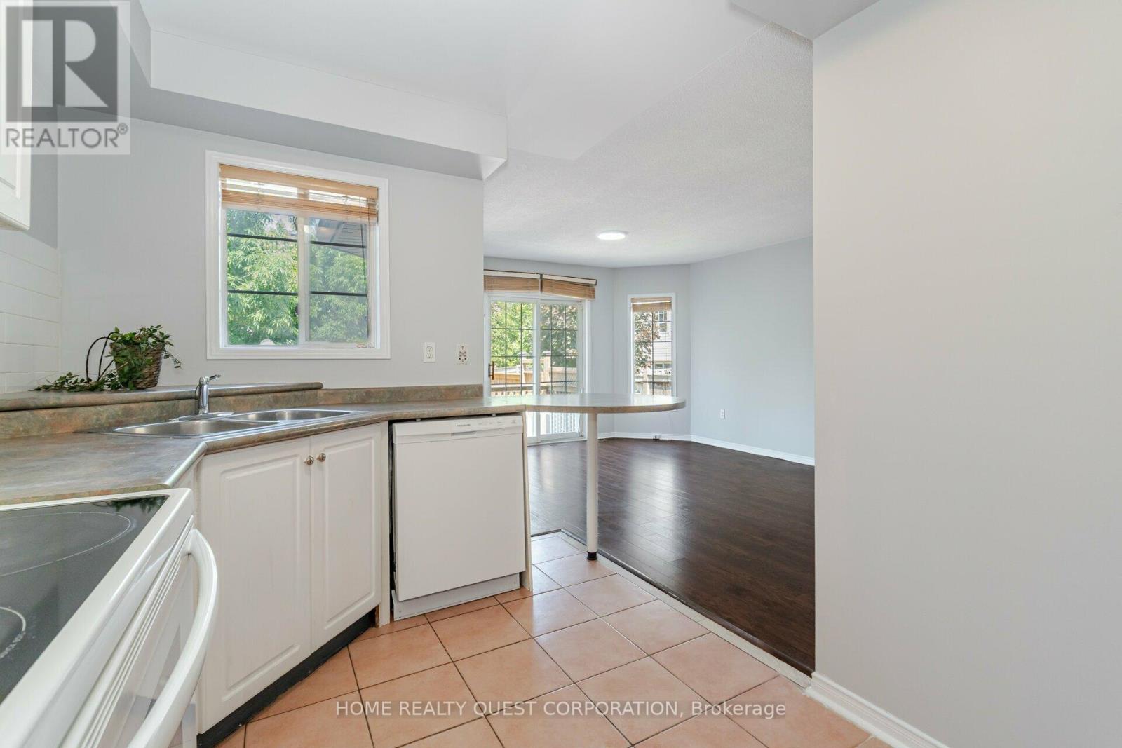 Photo 11 of 32 9900 Mclaughlin Road N, Brampton ON