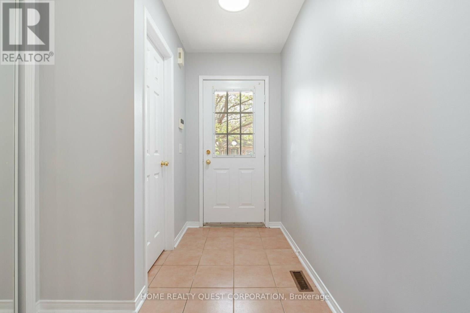 Photo 4 of 32 9900 Mclaughlin Road N, Brampton ON