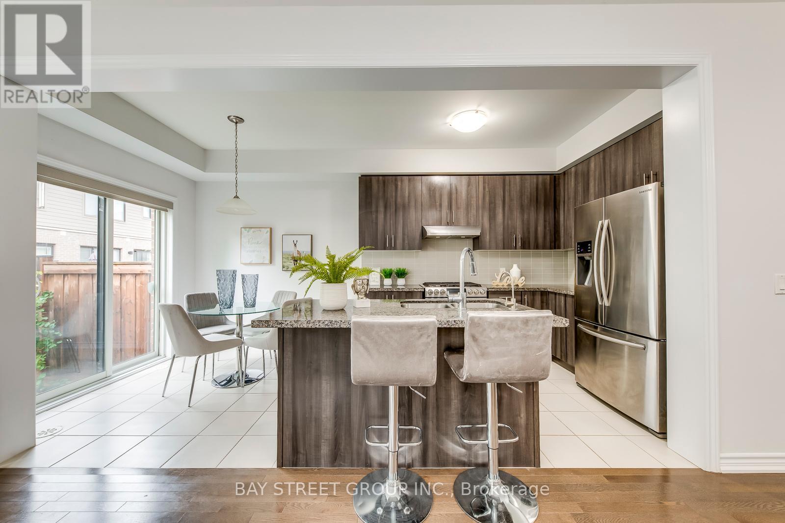 Photo 11 of 371 Athabasca Common, Oakville ON