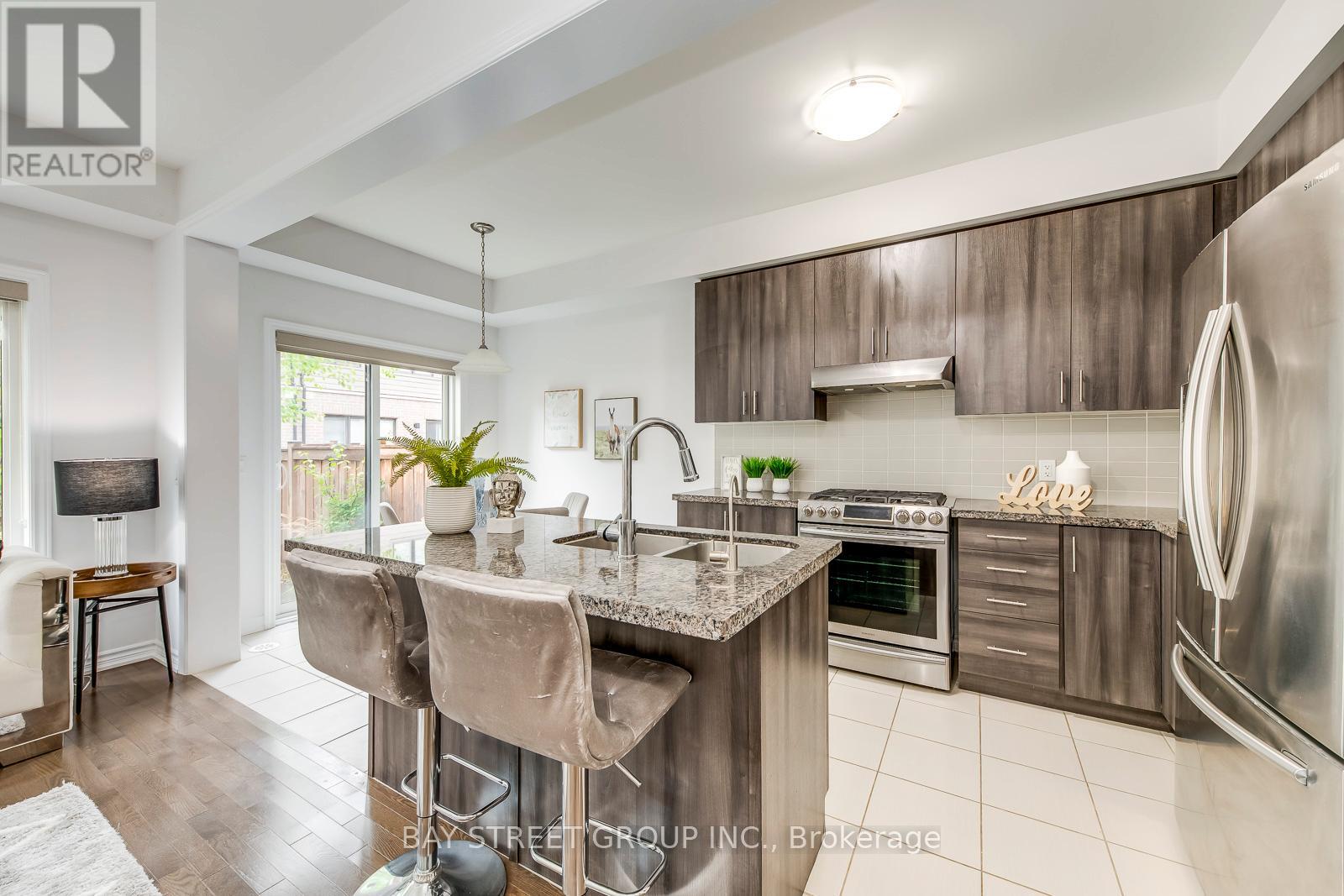 Photo 12 of 371 Athabasca Common, Oakville ON