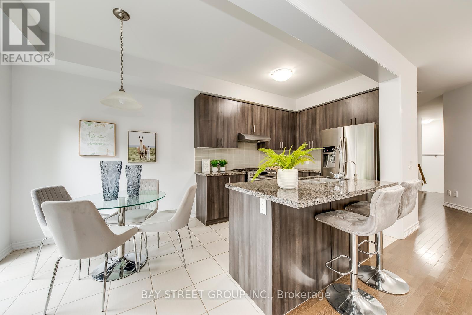 Photo 13 of 371 Athabasca Common, Oakville ON