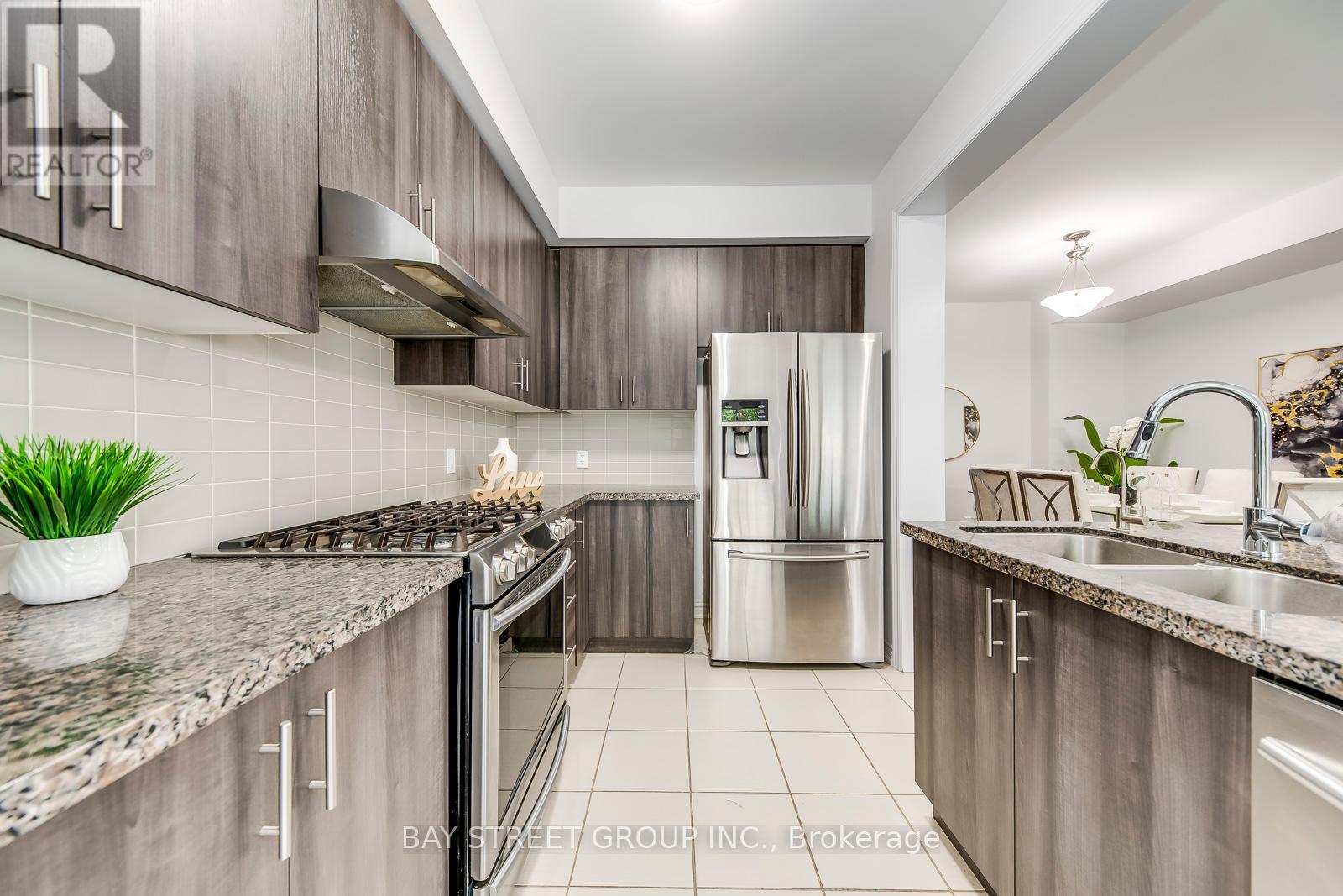 Photo 14 of 371 Athabasca Common, Oakville ON