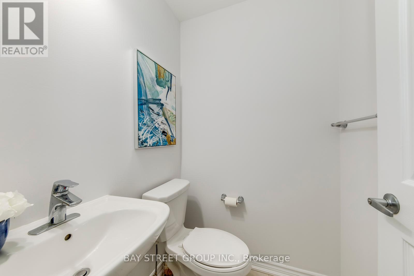 Photo 18 of 371 Athabasca Common, Oakville ON