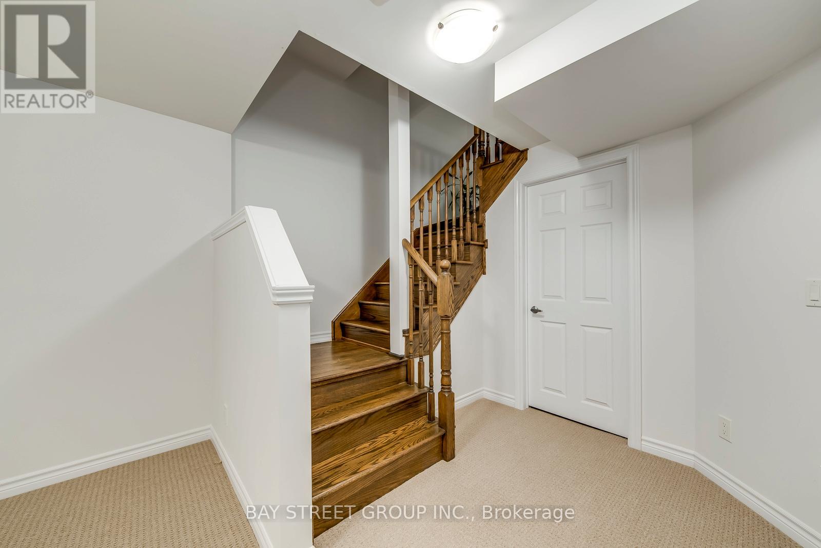 Photo 31 of 371 Athabasca Common, Oakville ON