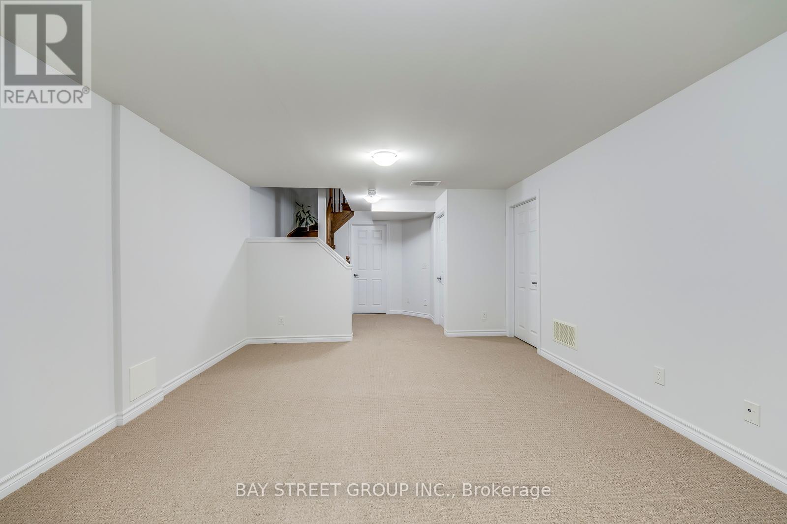 Photo 33 of 371 Athabasca Common, Oakville ON