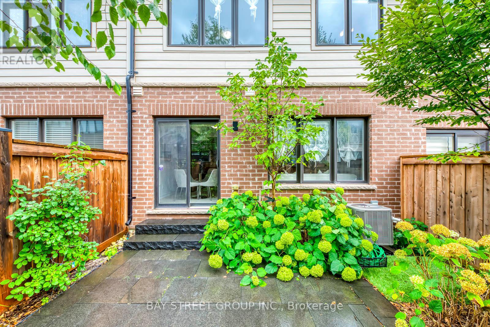 Photo 36 of 371 Athabasca Common, Oakville ON