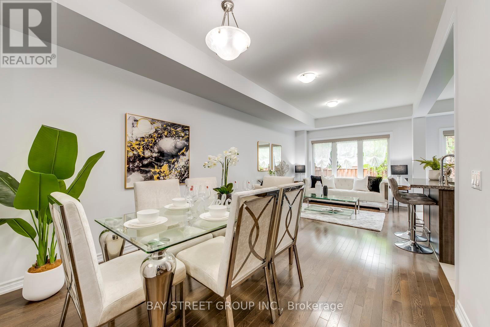 Photo 5 of 371 Athabasca Common, Oakville ON