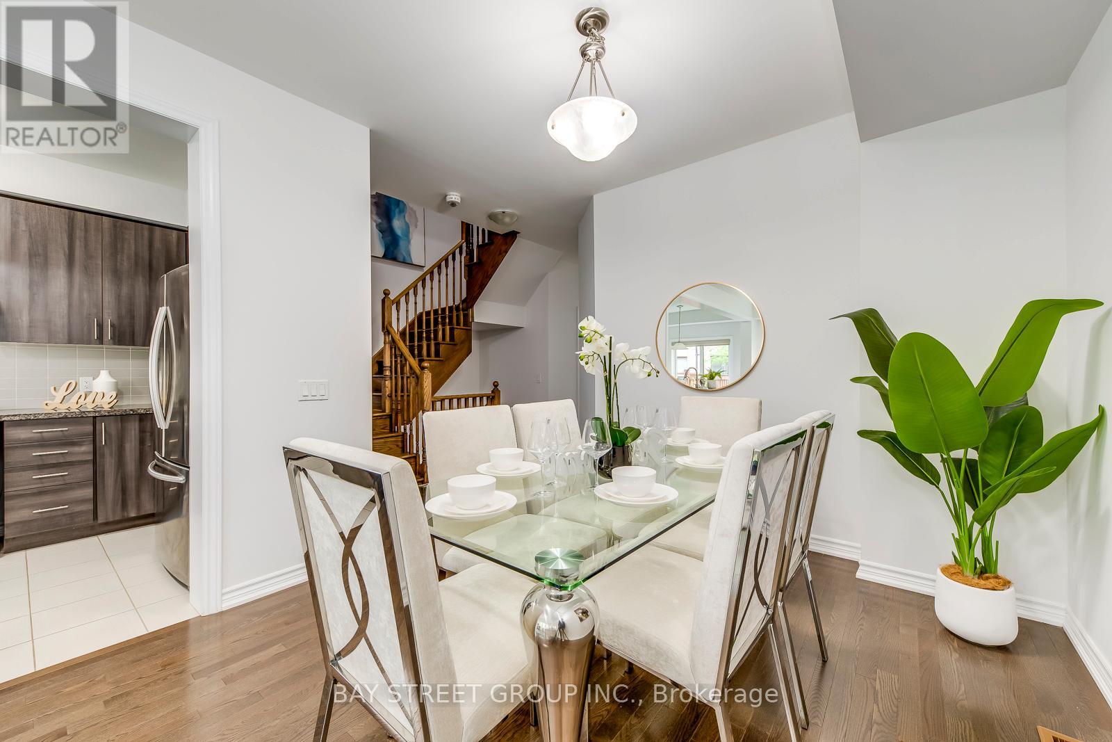Photo 7 of 371 Athabasca Common, Oakville ON