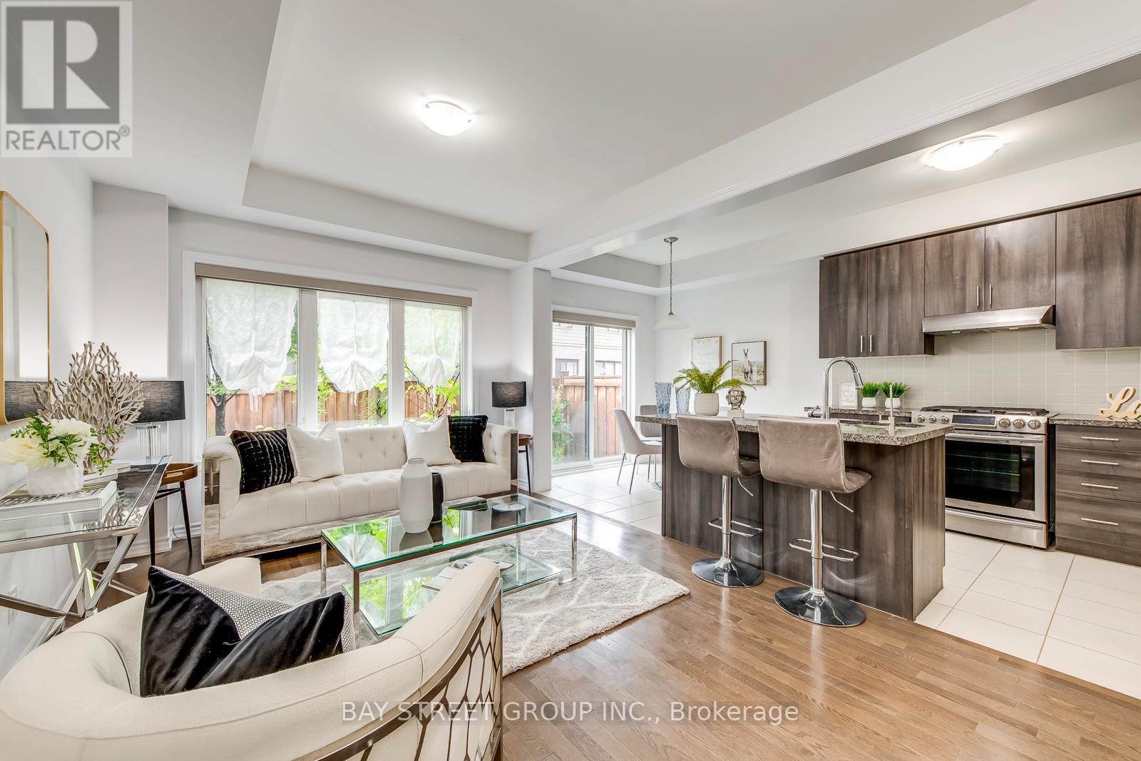 Photo 8 of 371 Athabasca Common, Oakville ON