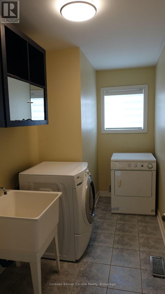 Photo 10 of 20 Goldnugget Road, Brampton ON