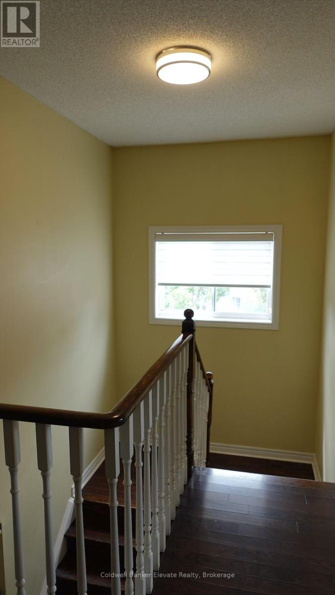 Photo 6 of 20 Goldnugget Road, Brampton ON