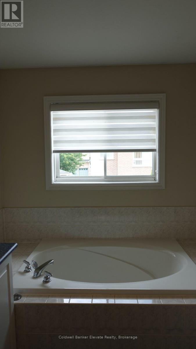 Photo 8 of 20 Goldnugget Road, Brampton ON
