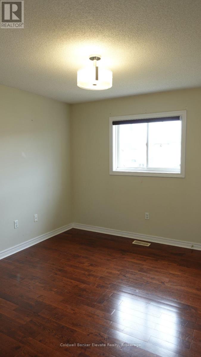 Photo 9 of 20 Goldnugget Road, Brampton ON