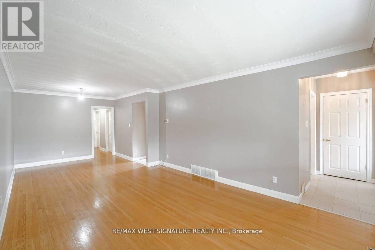 Photo 7 of 23 Fernando Road, Toronto ON