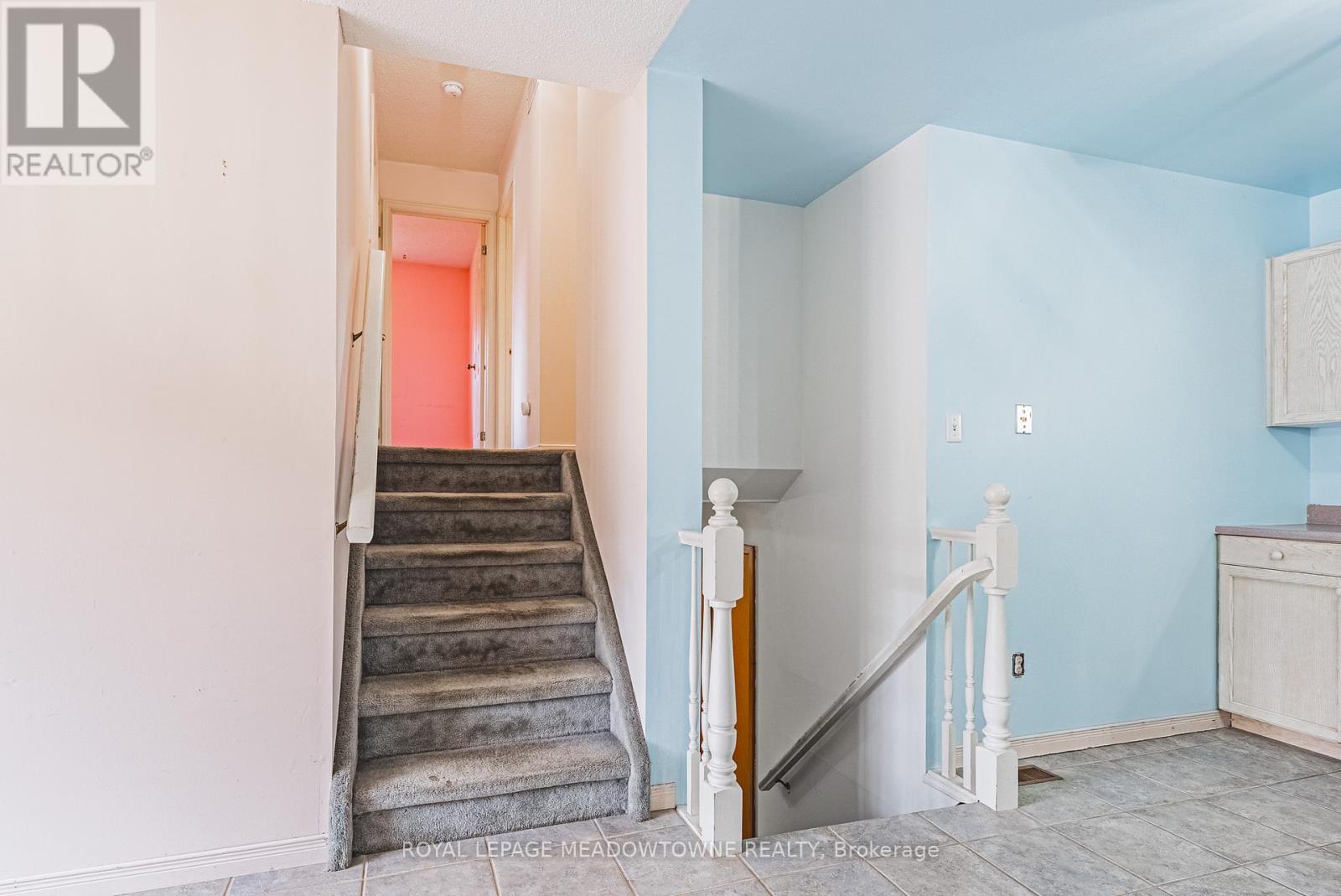 Photo 12 of 116 Dyer Court, Cambridge ON