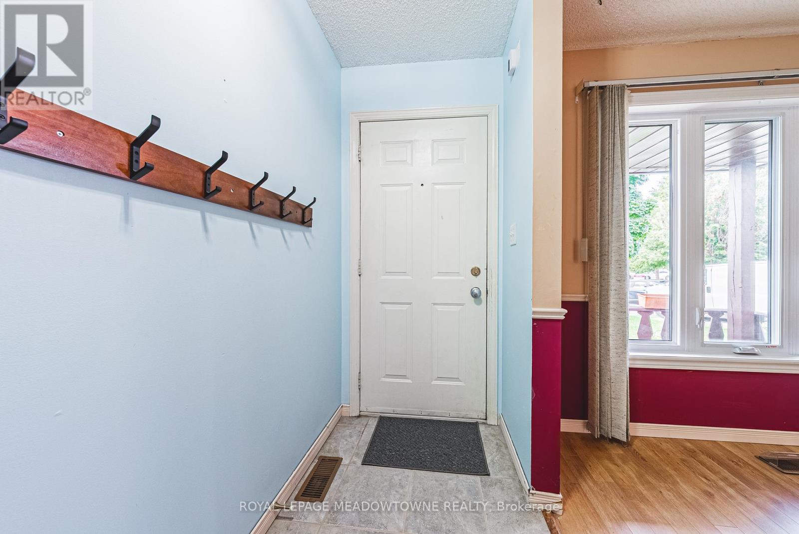 Photo 4 of 116 Dyer Court, Cambridge ON