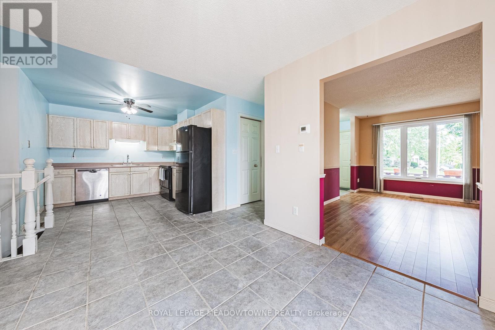 Photo 8 of 116 Dyer Court, Cambridge ON