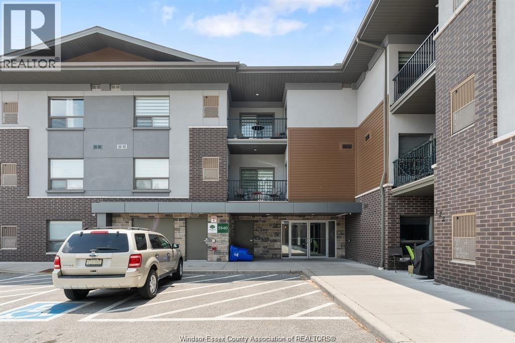 Photo 2 of 5840 Newman Boulevard Unit 321, Lasalle ON