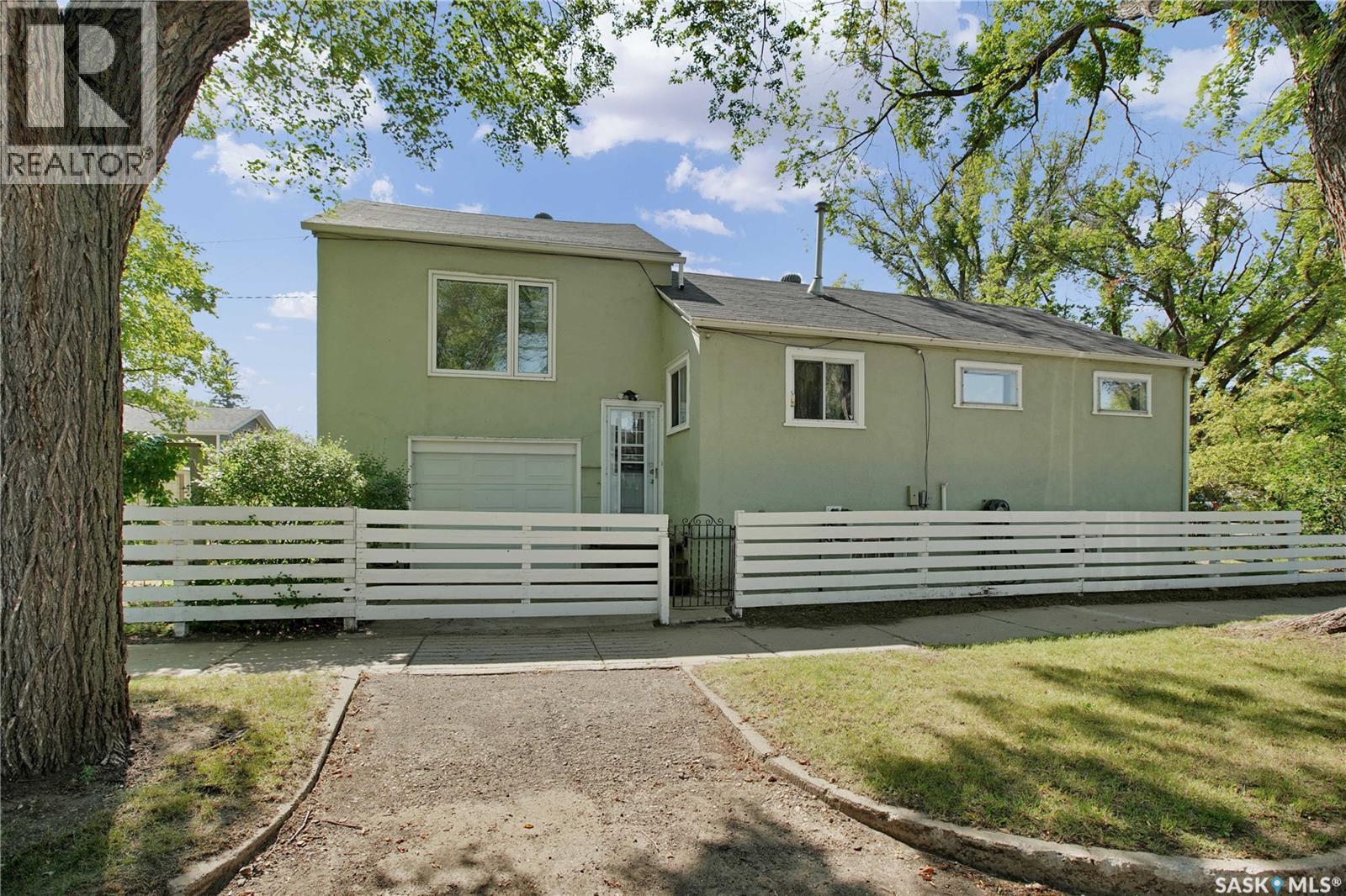Photo 2 of 1301 Broadway Avenue, Saskatoon SK