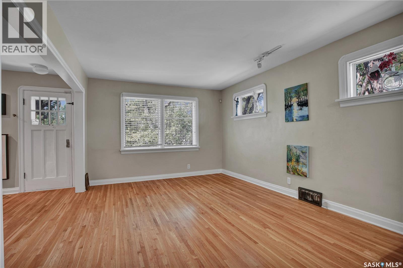 Photo 3 of 1301 Broadway Avenue, Saskatoon SK