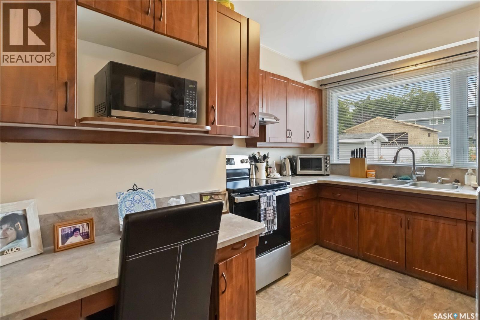 Photo 10 of 106 Phillips Crescent, Saskatoon SK