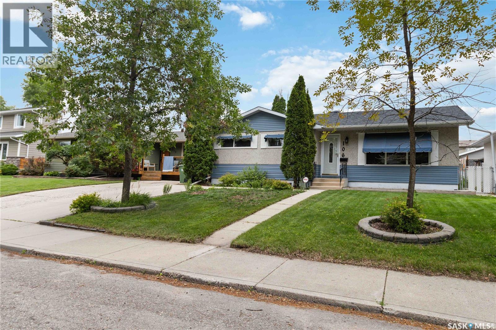 Photo 2 of 106 Phillips Crescent, Saskatoon SK