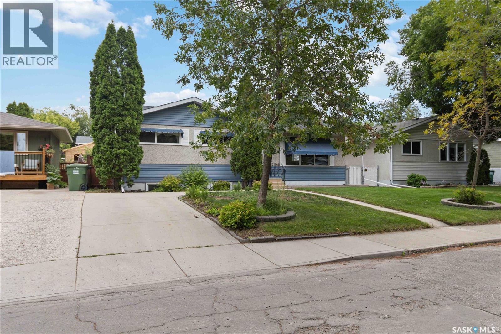 Photo 3 of 106 Phillips Crescent, Saskatoon SK